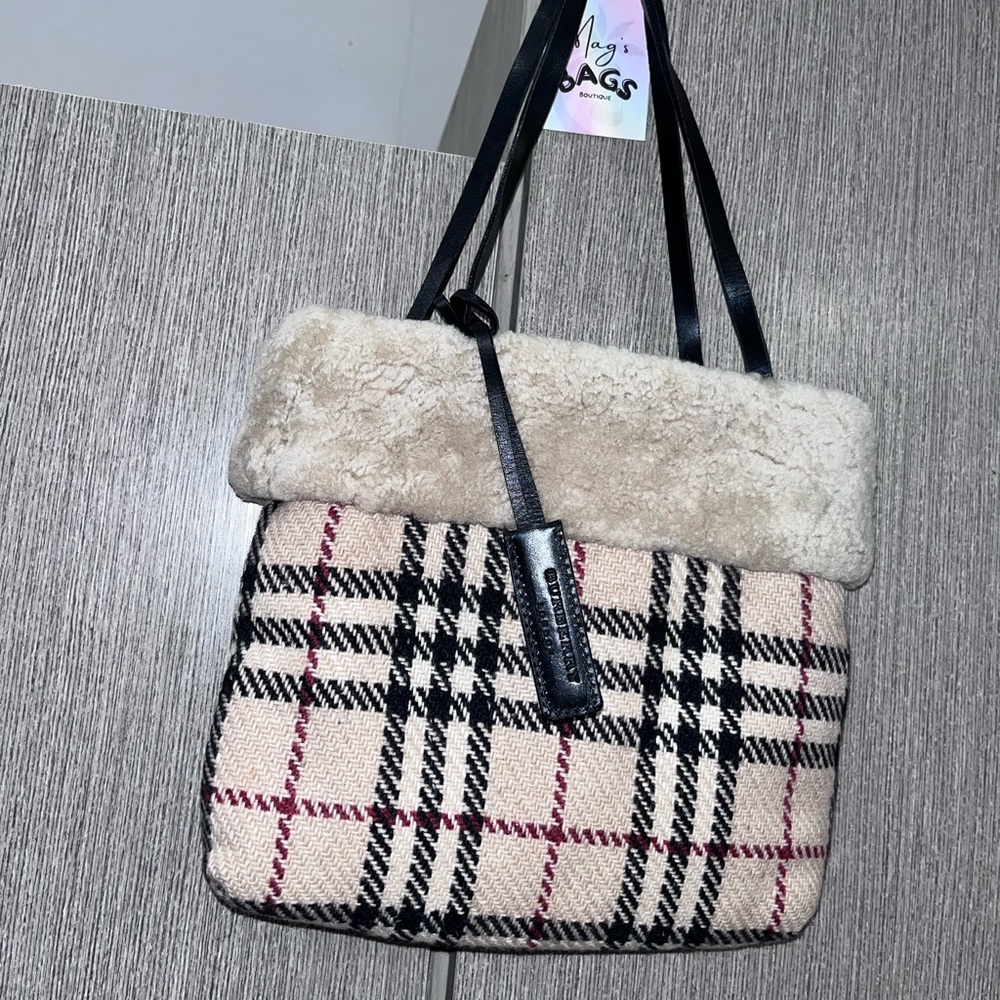 Burberry: Sherpa Fur Shearling Nova Check Reversible Tote โค๏ธ (rare find) - Picture 8 of 16